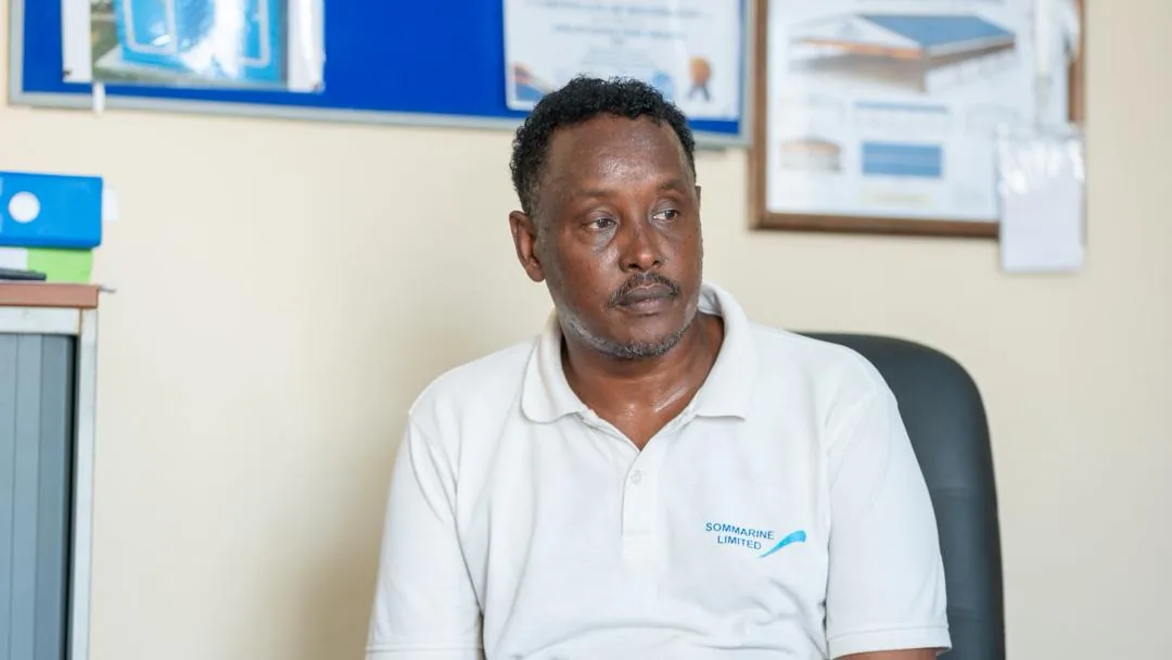 Sommarine leader discussing maritime operations