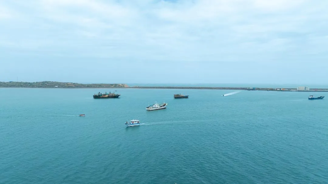Fishing vessels gathered in Kismayo harbour
